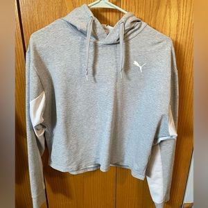 Women’s Puma cropped hoodie! Lightweight, perfect for the gym! Size medium